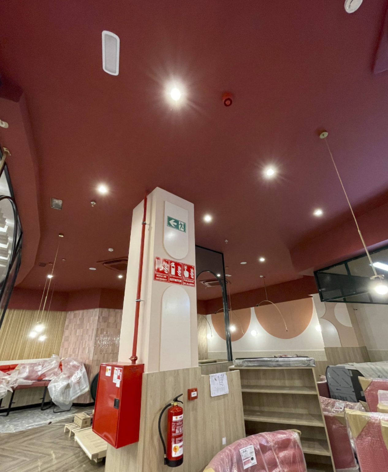 Instalación Completa de Sistemas de Extinción en Nueva Cocina en Centro Comercial de Valladolid3